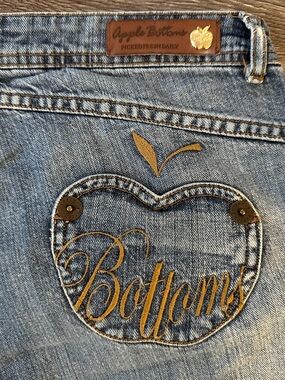 Y2K Apple Bottoms Denim Jorts Capri Shorts Low Rise Embroidered Pockets 11/12